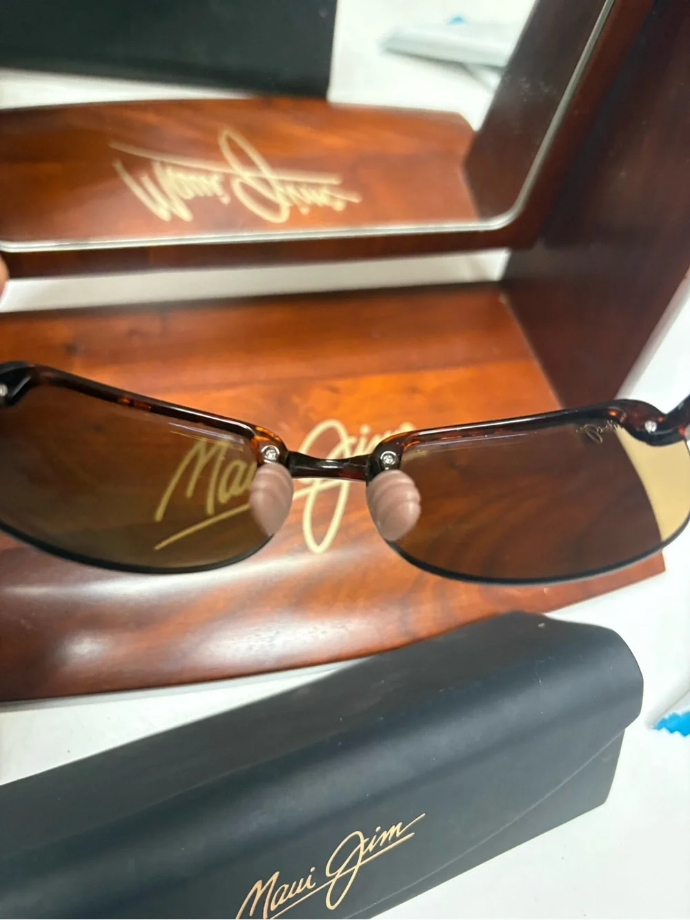 Maui Jim Men’s Sunglasses Brown Frame with Gray Lenses & Maria excellent quality